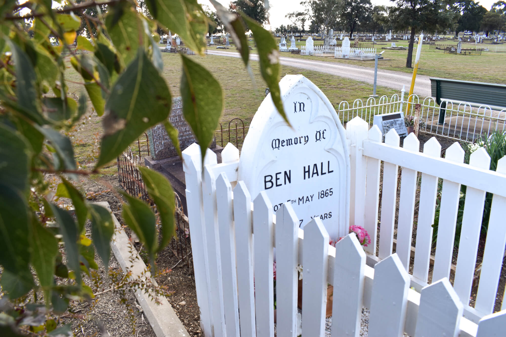 Ben-Hall-Grave-Landscape